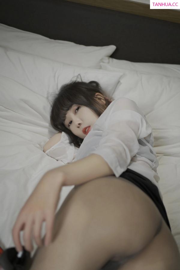   [XiuRen]高清写真图 2023.05.22 No.6776 夏馨瑶 黑丝短裙第26张图片